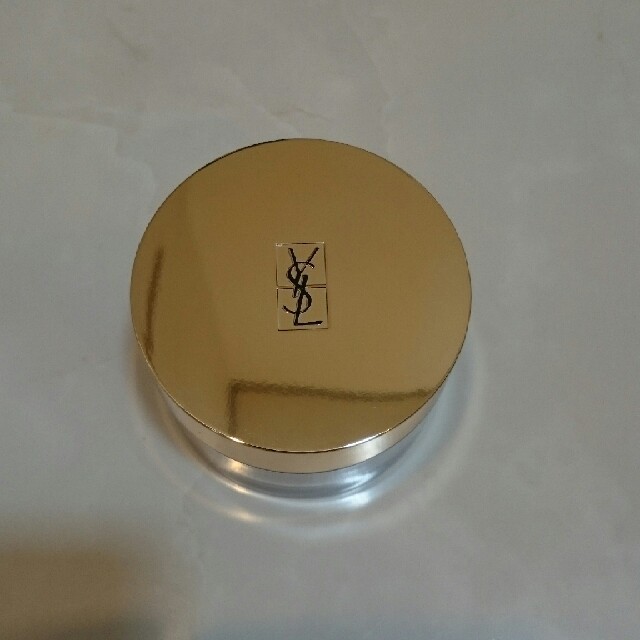 Yves Saint Laurent Beaute(イヴサンローランボーテ)のあいちゆ様専用★イヴ サンローラン スフレエクラ  01 新品未使用品 コスメ/美容のベースメイク/化粧品(フェイスパウダー)の商品写真