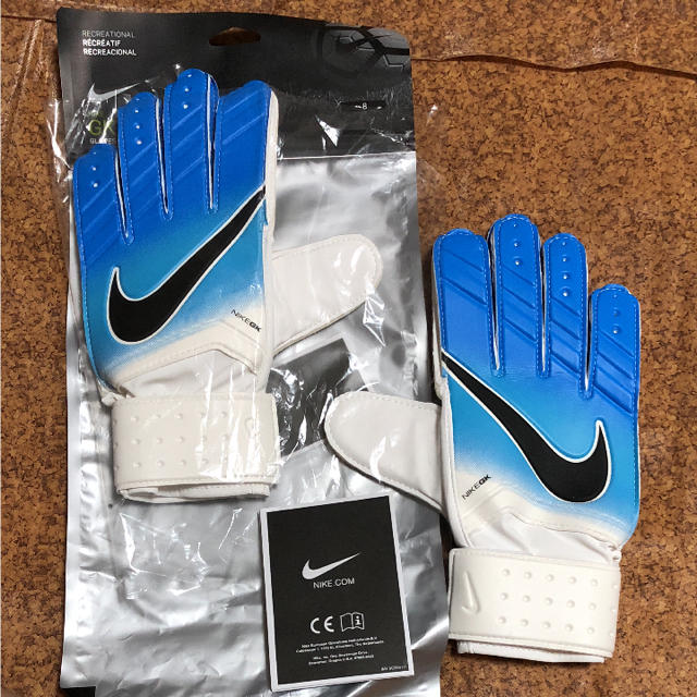 NIKE(ナイキ)の新品☆NIKEゴールキーパーグローブ スポーツ/アウトドアのサッカー/フットサル(その他)の商品写真