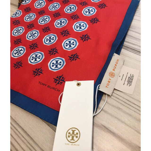 Tory Burch(トリーバーチ)の2018春夏新作 ♡ 新品 ♡ トリーバーチ ♡ スカーフ シルク  ロゴ レディースのファッション小物(バンダナ/スカーフ)の商品写真