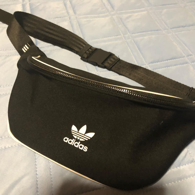 adidas(アディダス)のadidas ウエストバック 値下げ メンズのバッグ(バッグパック/リュック)の商品写真