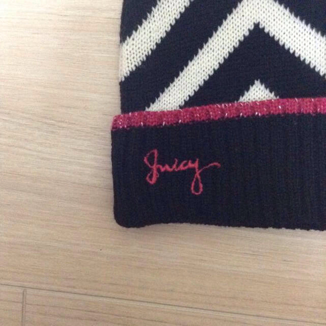 Juicy Couture(ジューシークチュール)のジューシーの黒白帽子 レディースの帽子(ニット帽/ビーニー)の商品写真