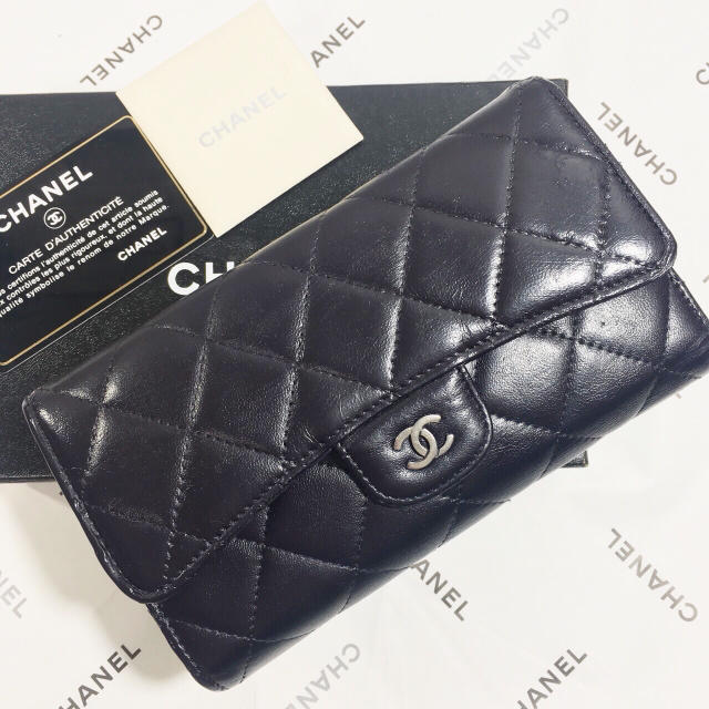 CHANEL - 【専用】シャネル 長財布 マトラッセ 三つ折り ネイビーの ...