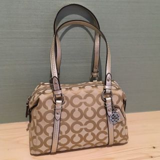 コーチ(COACH)の週末限定値下げ！【新品未使用】コーチ  ハンドバッグ （チャーム付き）(ハンドバッグ)