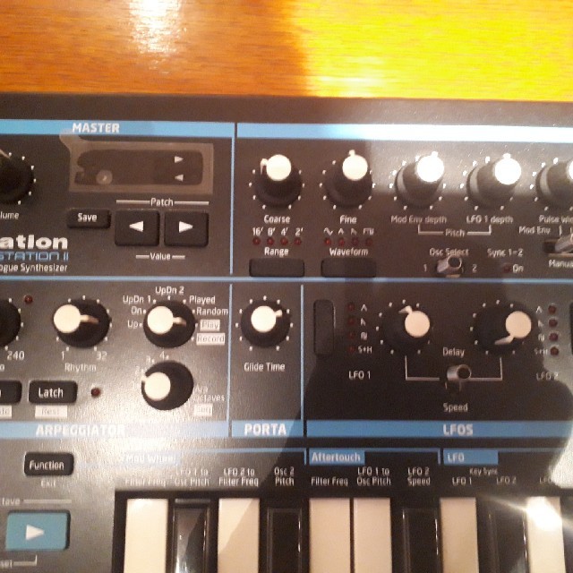 novation bass station 2 アナログシンセサイザー 楽器の鍵盤楽器(キーボード/シンセサイザー)の商品写真