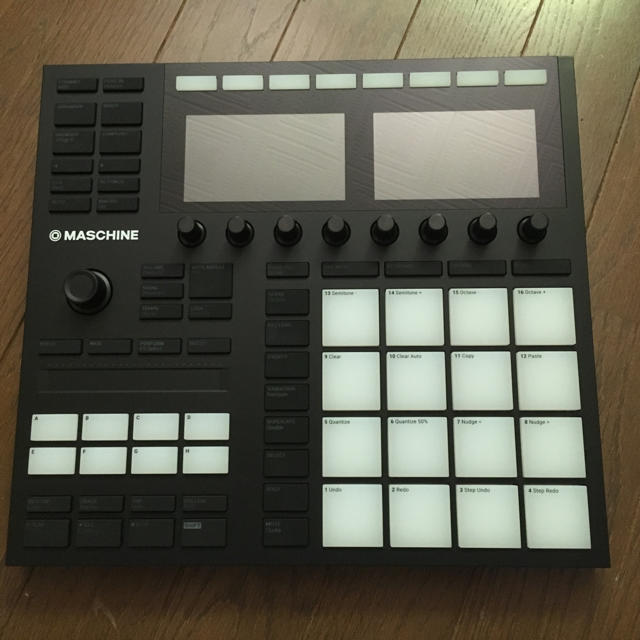 超美品 MASCHINE Mk3 本体 楽器のDTM/DAW(MIDIコントローラー)の商品写真