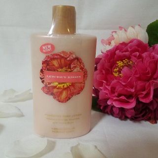 ヴィクトリアズシークレット(Victoria's Secret)のヴィクトリアシークレット☆LUSCIOUS KISSES☆ボディローション新品(ボディローション/ミルク)