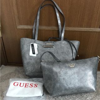 ゲス(GUESS)のGUESS レディース トートバック ポーチ付 新品 未使用 新作 限定(トートバッグ)