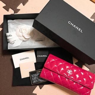 シャネル(CHANEL)の人気 エナメル キルティング 長財布(財布)