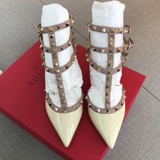 ヴァレンティノ(VALENTINO)のharu様専用   最終値下げ！ヴァレンティノ スタッズ パンプス バレンティノ(ハイヒール/パンプス)