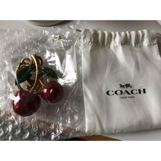 コーチ(COACH)のcoach さくらんぼ チャーム キーホルダー(その他)