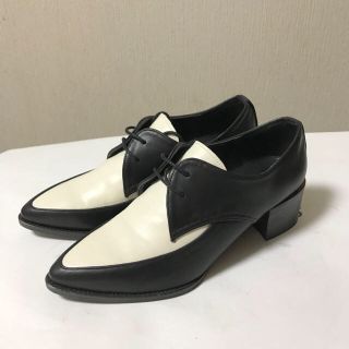 ザラ(ZARA)の白黒コンビローファー ポインテッドトゥ23.5㎝(ローファー/革靴)