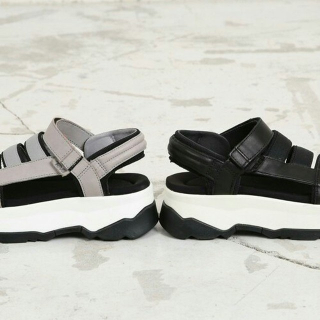 BEAUTY&YOUTH UNITED ARROWS(ビューティアンドユースユナイテッドアローズ)のTEVA テバ zamora ザモラ グレー 25㎝ レディースの靴/シューズ(サンダル)の商品写真