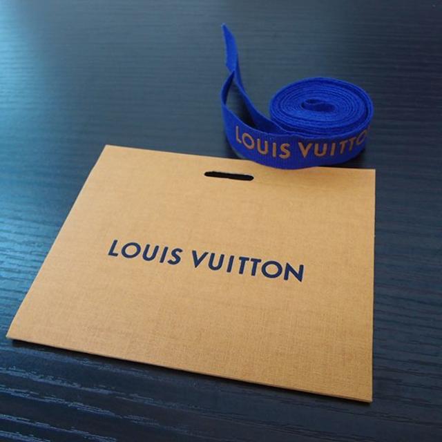 LOUIS VUITTON(ルイヴィトン)のルイヴィトン 財布 小物 ラッピング　リボン メッセージカード付 インテリア/住まい/日用品のオフィス用品(ラッピング/包装)の商品写真