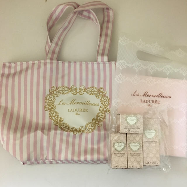 Les Merveilleuses LADUREE(レメルヴェイユーズラデュレ)の未使用 スキンケアコフレセット LADUREE コスメ/美容のキット/セット(サンプル/トライアルキット)の商品写真