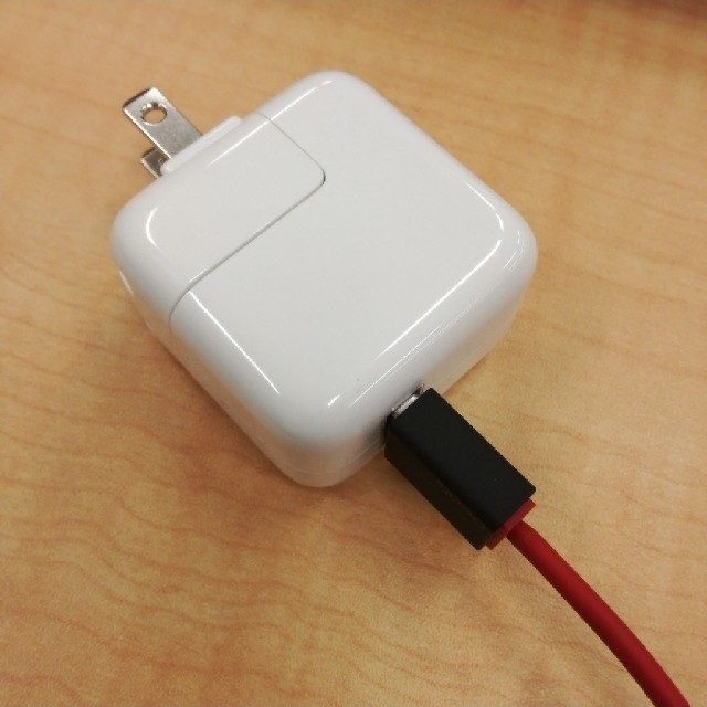 Apple(アップル)の中古☆Apple純正品 10W USB高速充電器 電源アダプタ iPhone等 スマホ/家電/カメラのスマートフォン/携帯電話(バッテリー/充電器)の商品写真