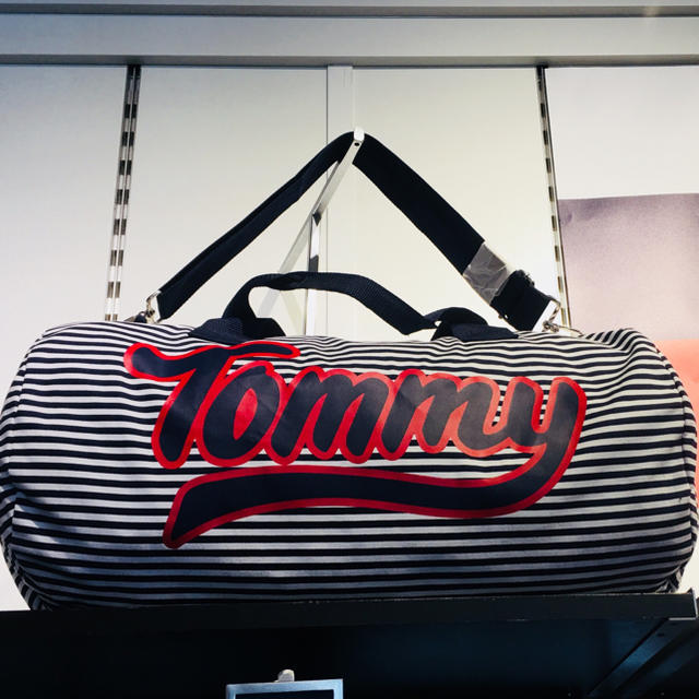 TOMMY HILFIGER(トミーヒルフィガー)の★Tommy Hilfiger 90’sリバイバルロゴボーダー柄ボストンバッグ レディースのバッグ(ボストンバッグ)の商品写真