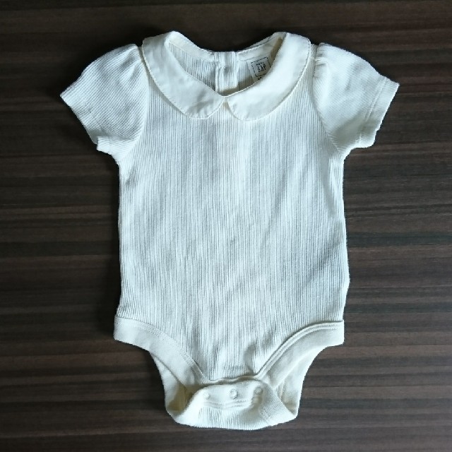 babyGAP(ベビーギャップ)のbabyGAP 半袖 白ブラウス キッズ/ベビー/マタニティのベビー服(~85cm)(シャツ/カットソー)の商品写真