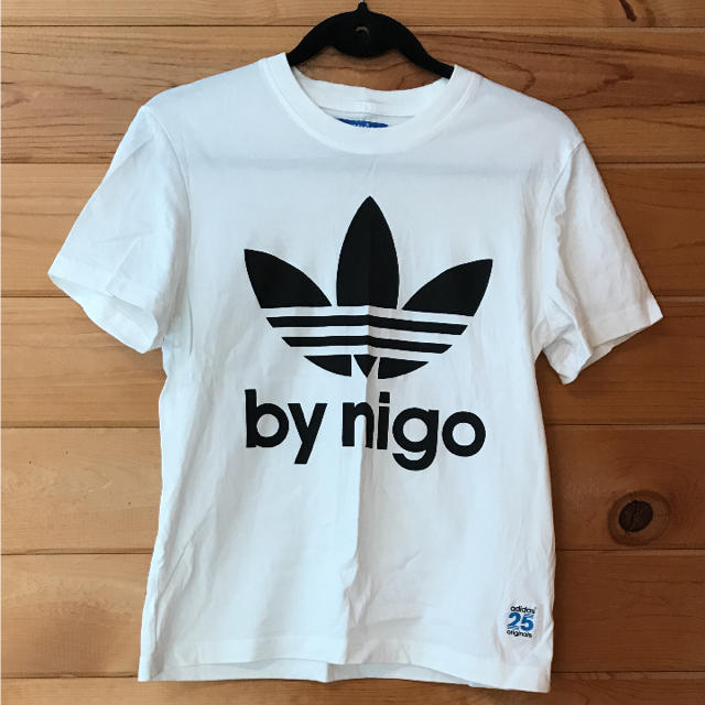 adidas(アディダス)の【美品】アディダスオリジナルス×nigoコラボTシャツ(送料込み) メンズのトップス(Tシャツ/カットソー(半袖/袖なし))の商品写真