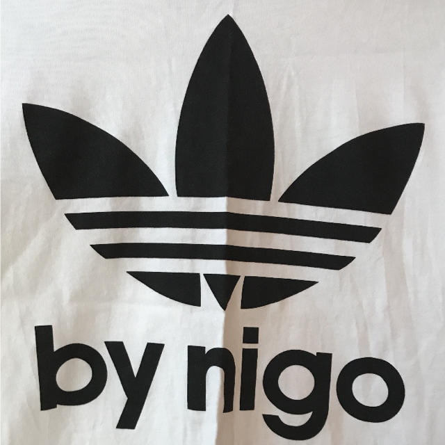 adidas(アディダス)の【美品】アディダスオリジナルス×nigoコラボTシャツ(送料込み) メンズのトップス(Tシャツ/カットソー(半袖/袖なし))の商品写真