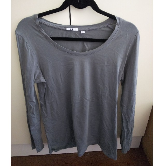 UNIQLO(ユニクロ)の【USED】UNIQLOロングＴシャツ(濃いグレー) レディースのトップス(Tシャツ(長袖/七分))の商品写真