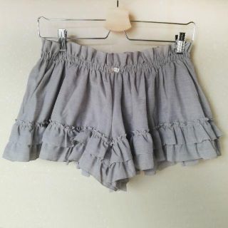 ジルスチュアート(JILLSTUART)の【新品未使用】JILL STUART フリルショートパンツ(ショートパンツ)