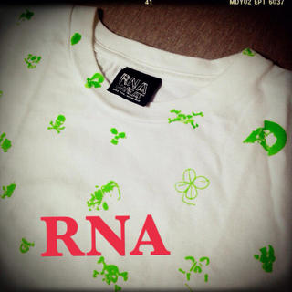アールエヌエー(RNA)のRNA♡ネオンカラー総柄Tシャツ(Tシャツ(半袖/袖なし))