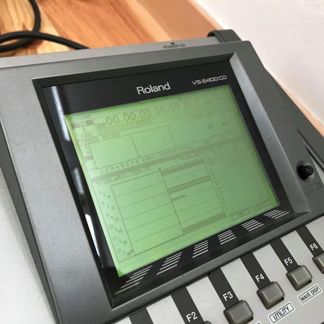 Roland(ローランド)のROLAND VS-2400CD  　モニター、マウス、説明書付き 楽器のレコーディング/PA機器(その他)の商品写真