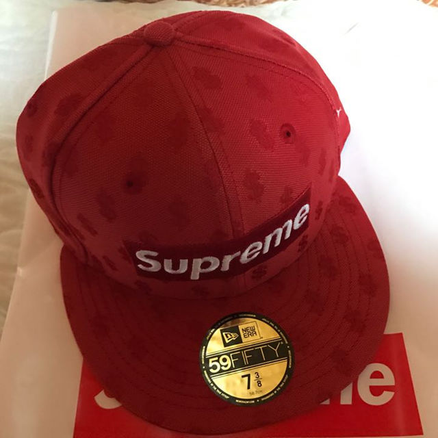 Supreme(シュプリーム)のsupreme Monogram Box Logo New Era ®️ 赤 メンズの帽子(その他)の商品写真