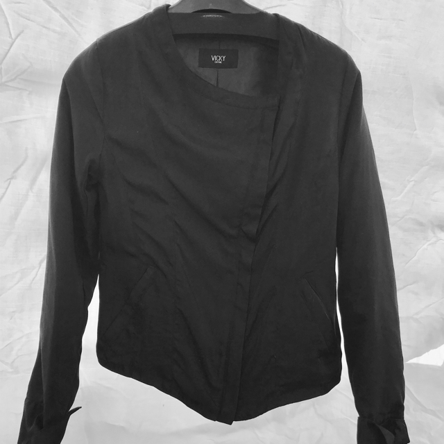 VICKY(ビッキー)の★ビッキー ブラック 黒 ノーカラージャケット レディースのジャケット/アウター(ノーカラージャケット)の商品写真