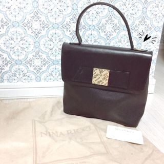 ニナリッチ(NINA RICCI)の【NINA RICCI】リボンモチーフレザーバッグ✩︎美品(ハンドバッグ)