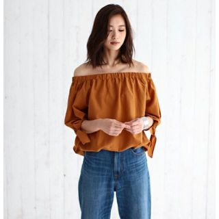 アズールバイマウジー(AZUL by moussy)のサテンオフショルチュニック5分PO♡キャメル(カットソー(長袖/七分))