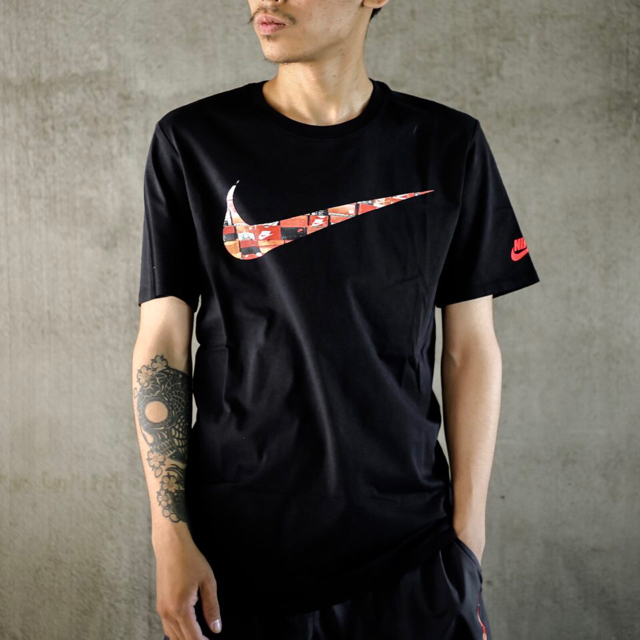 NIKE(ナイキ)のNIKE atmos air max パンツ Lサイズ Tシャツセット メンズのパンツ(ショートパンツ)の商品写真