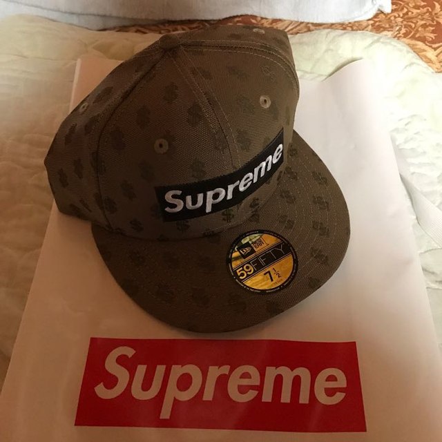 Supreme(シュプリーム)のsupreme Monogram Box Logo New Era ブラウン メンズの帽子(その他)の商品写真