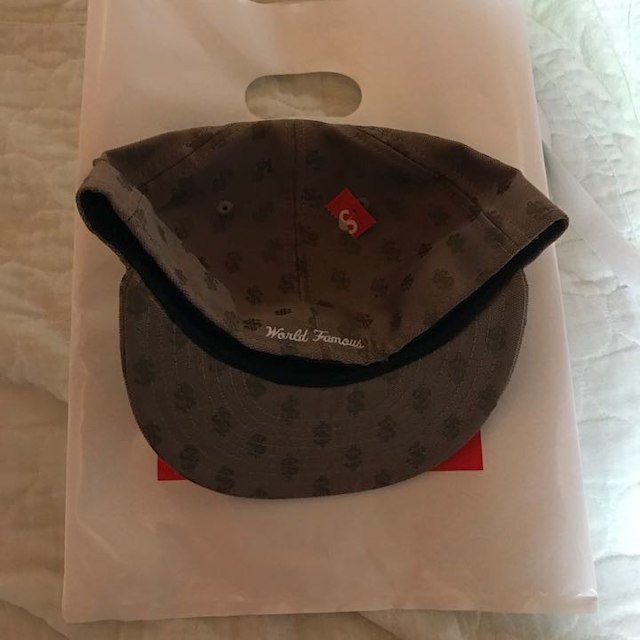 Supreme(シュプリーム)のsupreme Monogram Box Logo New Era ブラウン メンズの帽子(その他)の商品写真