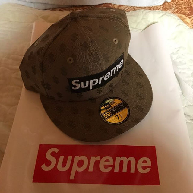 Supreme(シュプリーム)のsupreme Mono gram Box Logo New Era ブラウン メンズの帽子(その他)の商品写真