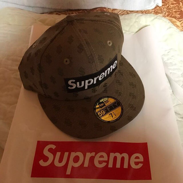 Supreme(シュプリーム)のsupreme Monogram Box Logo New Era ブラウン メンズの帽子(その他)の商品写真