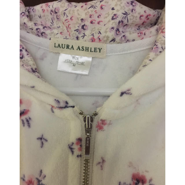 LAURA ASHLEY(ローラアシュレイ)のクキショコ様専用   ローラアシュリー 花柄パーカー レディースのトップス(パーカー)の商品写真