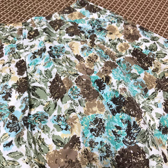 自由区(ジユウク)の自由区 花柄 スカート レディースのスカート(ひざ丈スカート)の商品写真
