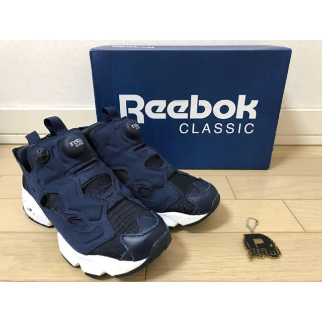 Reebok(リーボック)のリーボックポンプフリューリークラシックネイビー ホワイト美品 レディースの靴/シューズ(スニーカー)の商品写真