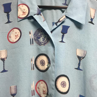 パナマボーイ(PANAMA BOY)の開襟シャツ 食器柄 アートシャツ  水色 総柄 デザインシャツ(シャツ)