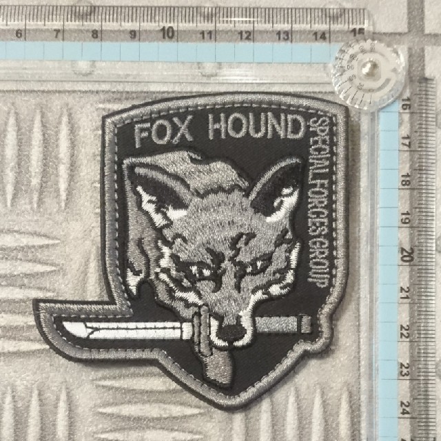 ミリタリー刺繍ワッペン メタルギア FOX HOUNDパッチです。 ベルクロ付き エンタメ/ホビーのミリタリー(個人装備)の商品写真