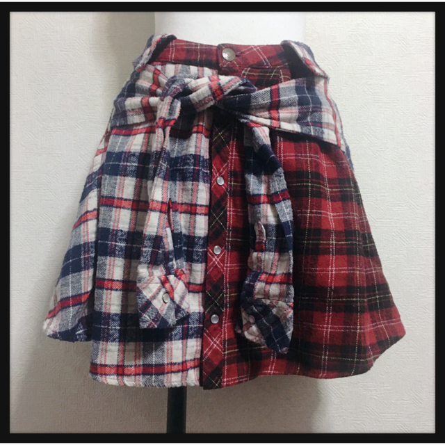 [TRALALA]腰巻き風 ネルシャツ スカート 2way赤ケープ ハートレザー レディースのスカート(その他)の商品写真