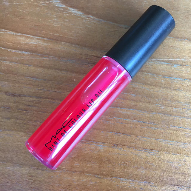 MAC(マック)の試し塗りのみ  リップ オイル  ラ ラ ラブ ユー コスメ/美容のベースメイク/化粧品(口紅)の商品写真