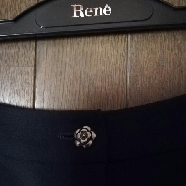 René(ルネ)のRene ルネ　フリル　ショートパンツ　キュロット　ネイビー　36 レディースのパンツ(キュロット)の商品写真