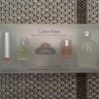 カルバンクライン(Calvin Klein)のCalvin Klein カルバンクライン ミニ香水セット(ユニセックス)