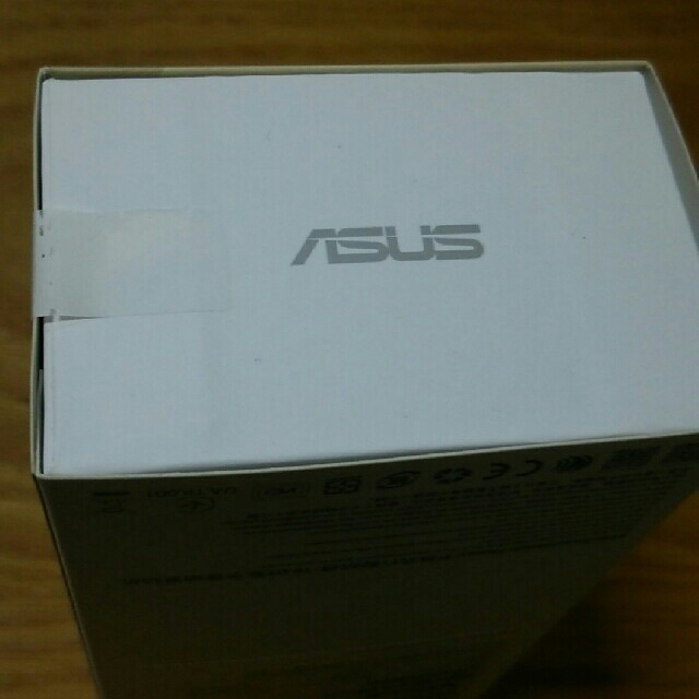 ASUS(エイスース)のzenfone4 MAX ゴールド フィルム付き スマホ/家電/カメラのスマートフォン/携帯電話(スマートフォン本体)の商品写真