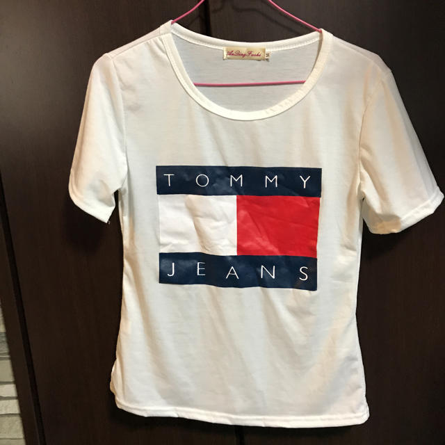 TOMMY(トミー)のTommy Tシャツ レディースのトップス(Tシャツ(半袖/袖なし))の商品写真