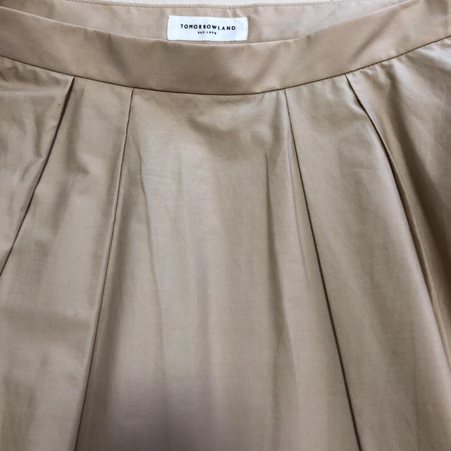 TOMORROWLAND(トゥモローランド)のTOMORROWLANDベージュフレアスカート レディースのスカート(ロングスカート)の商品写真