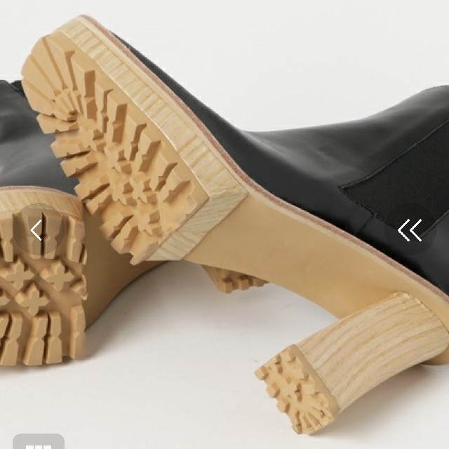 Ameri VINTAGE(アメリヴィンテージ)のSQUARE SIDE GORE BOOTS レディースの靴/シューズ(ブーツ)の商品写真