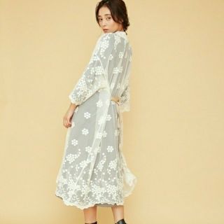 バルコニーアンドベット(Balcony and Bed)の6/15まで！超美品《バルコニー》レースガウン(カーディガン)